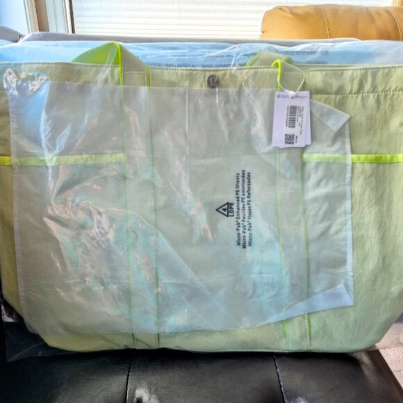 Lululemon Daily Multi-Pocket Tote Bag 20L, Green, BNWT - Picture 6 of 6